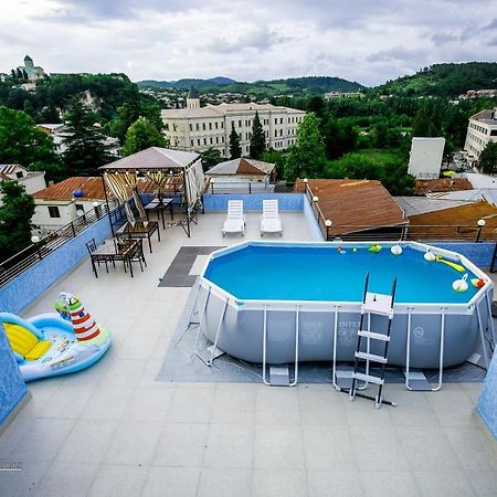 Hotel Balcony Koetaisi Buitenkant foto