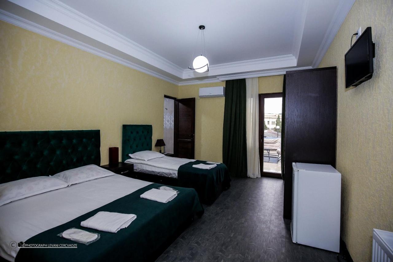 Hotel Balcony Koetaisi Buitenkant foto