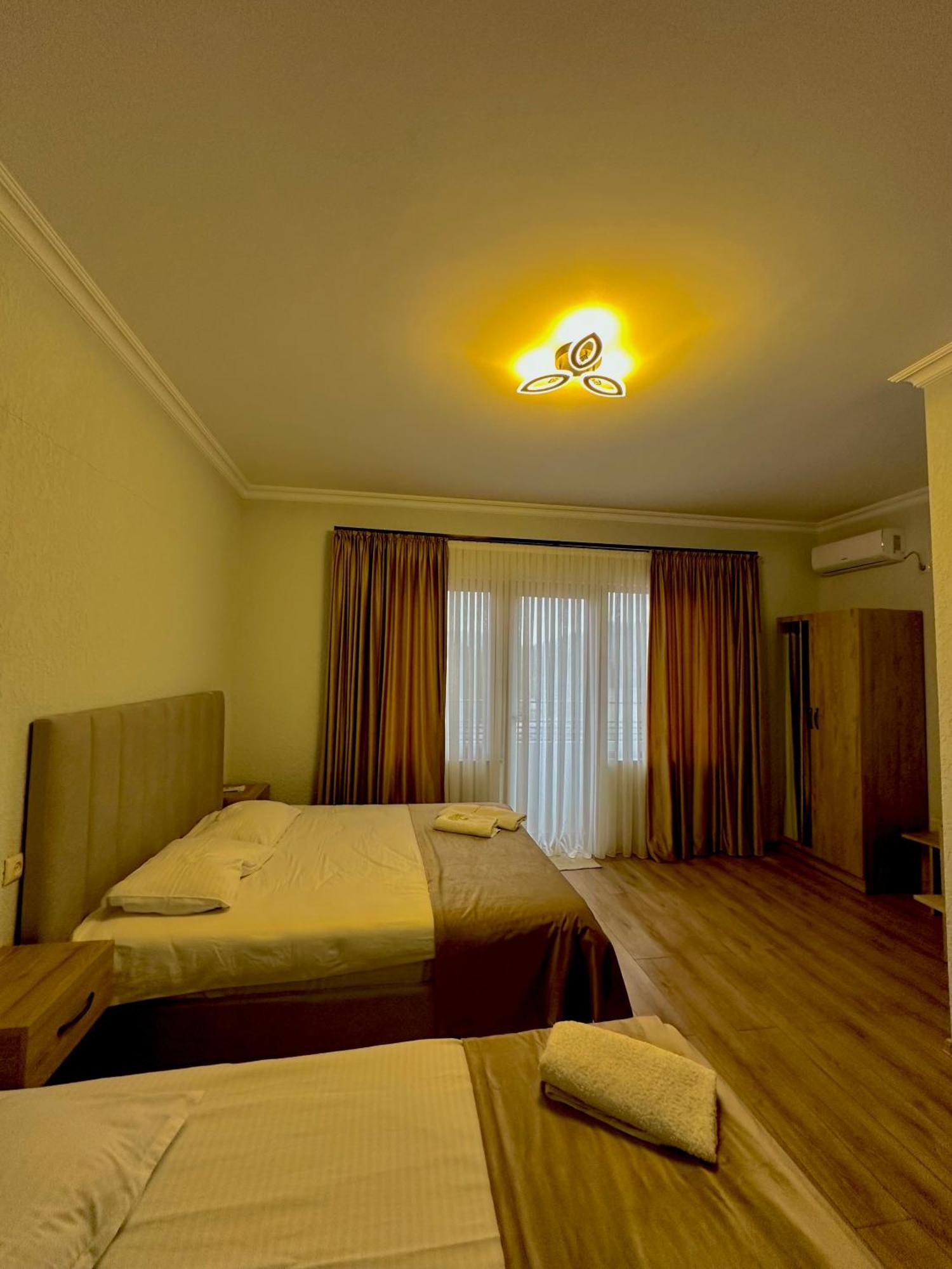 Hotel Balcony Koetaisi Buitenkant foto