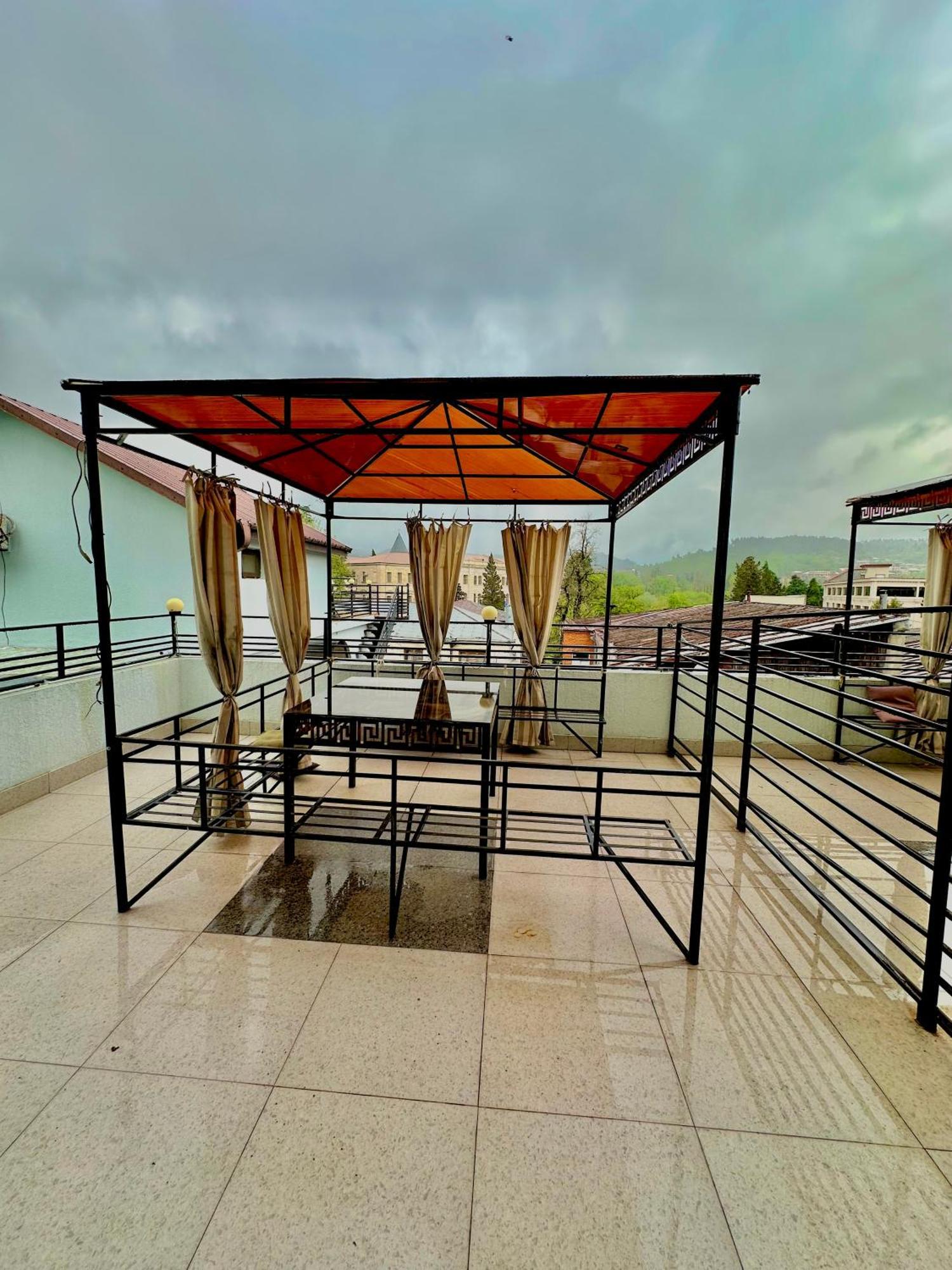 Hotel Balcony Koetaisi Buitenkant foto