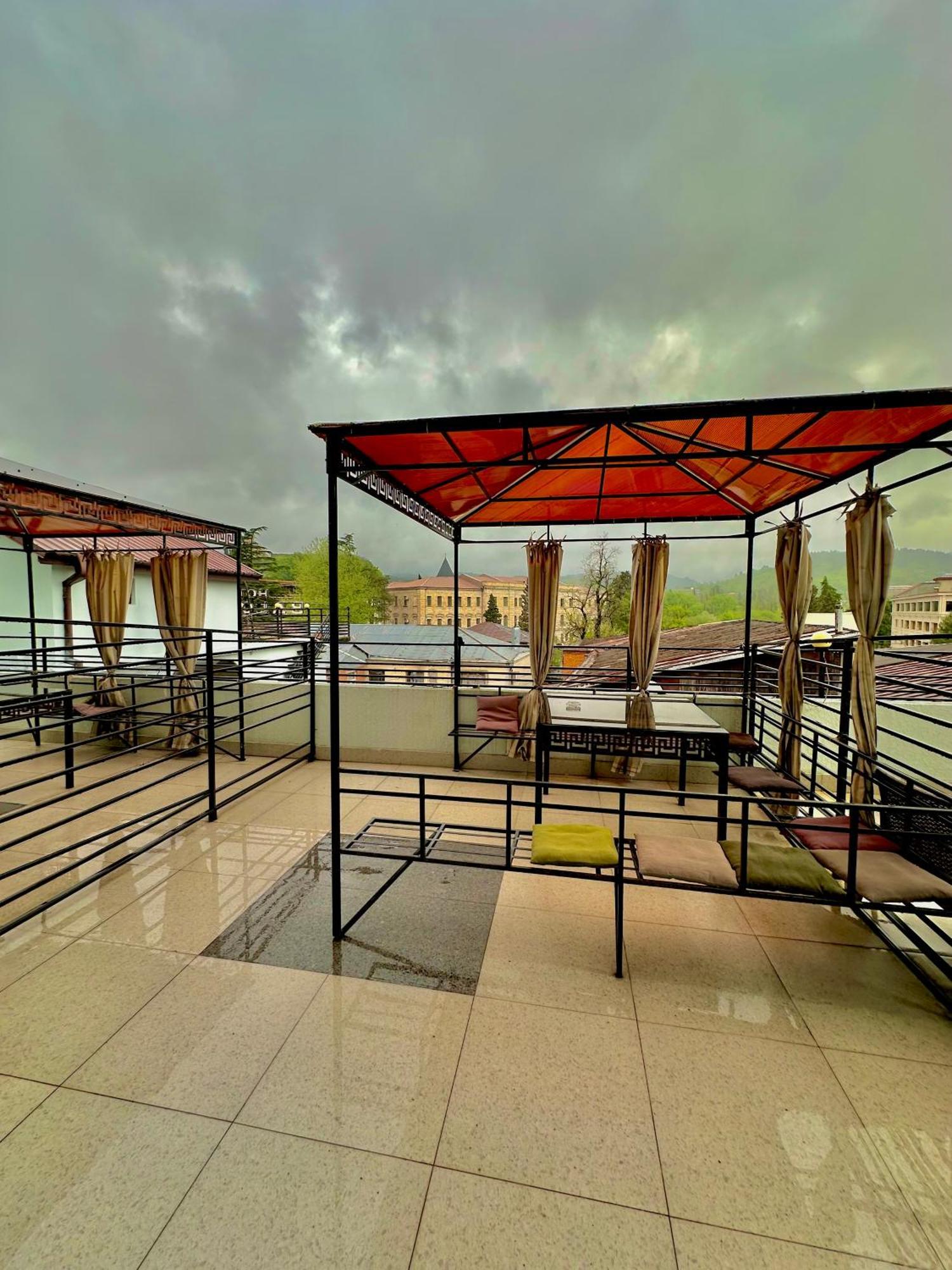 Hotel Balcony Koetaisi Buitenkant foto
